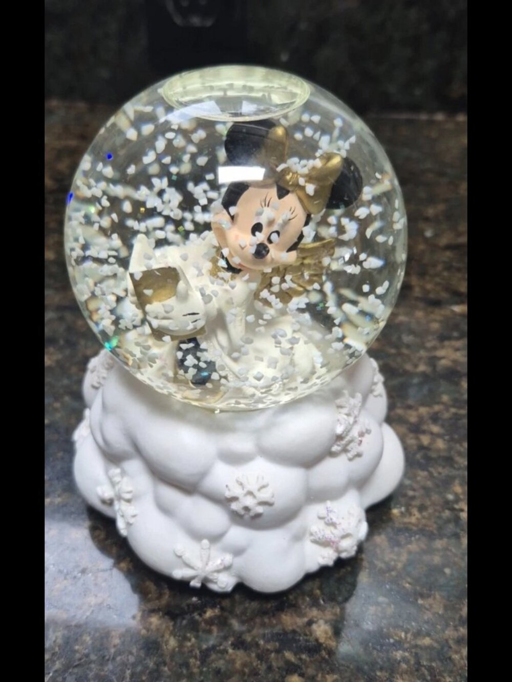 Hallmark Disney Mickey Minnie Mouse Christmas Snow Globe